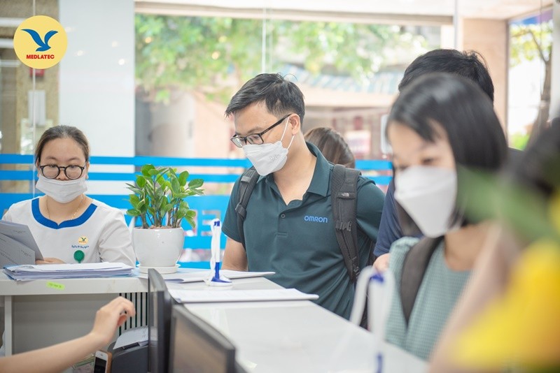 Người nghiện bia rượu nên thường xuyên đi khám để kiểm tra sức khỏe