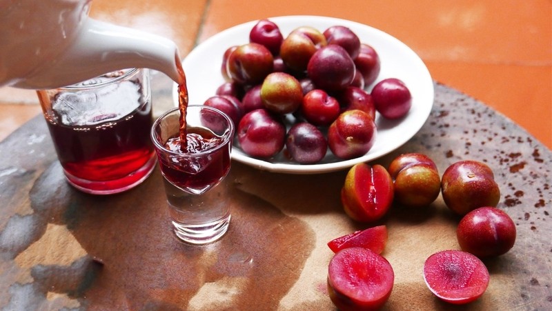 Cách ngâm rượu mận thơm ngon, bổ dưỡng