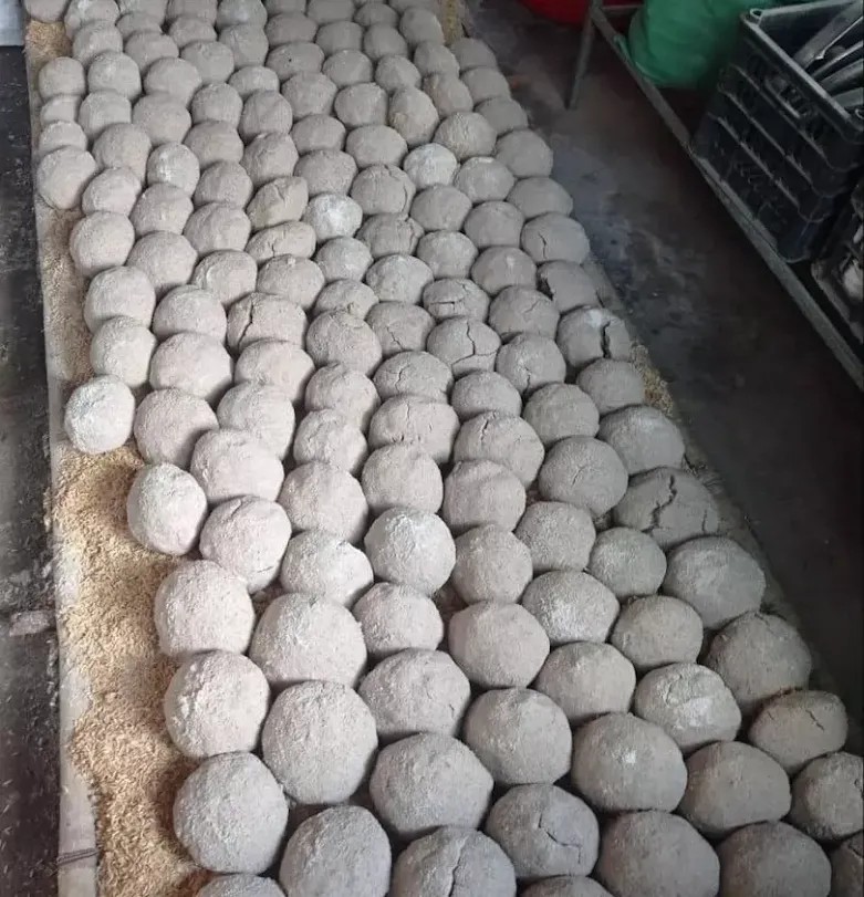 Rượu ngô men lá Na Hang chuẩn vị, trong vắt