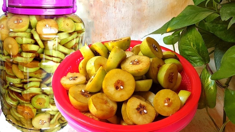 Bình rượu táo mèo được ngâm ủ kỹ lưỡng tại nhà