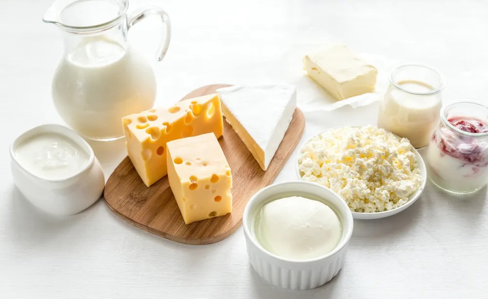 Ly sữa tươi trước khi uống rượu giúp giảm khả năng hấp thụ cồn của dạ dày