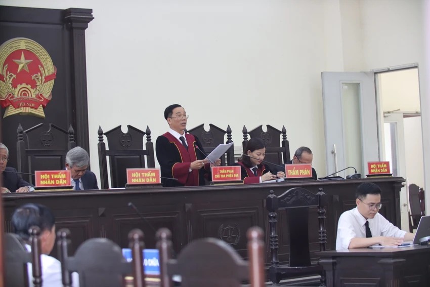 Chủ tọa phiên tòa tuyên án tù chung thân đối với bị cáo Phạm Hữu Phước