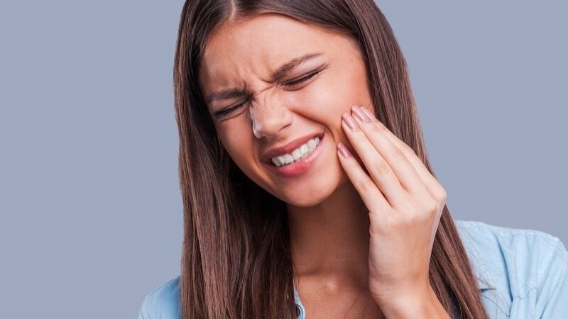 Địa liền ngâm rượu giúp chữa đau răng
