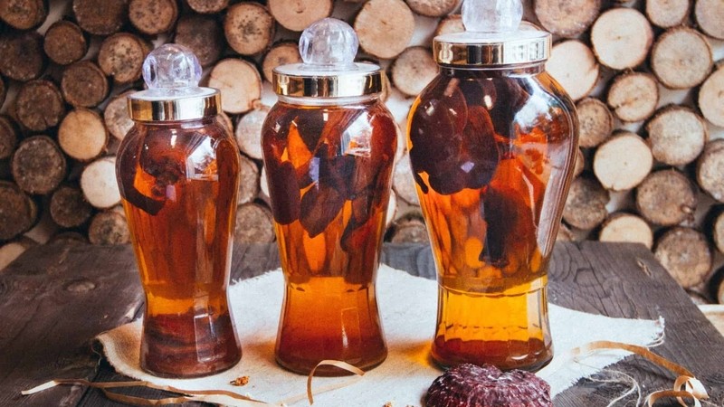 Bình rượu nấm ngọc cẩu thành phẩm với màu sắc đẹp mắt