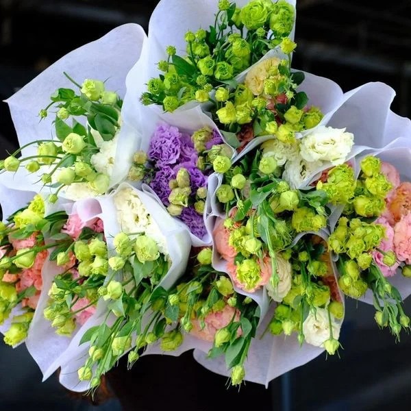 Những bó Hoa Cát Tường được trang trí đẹp mắt, sẵn sàng cho những ngày trọng đại